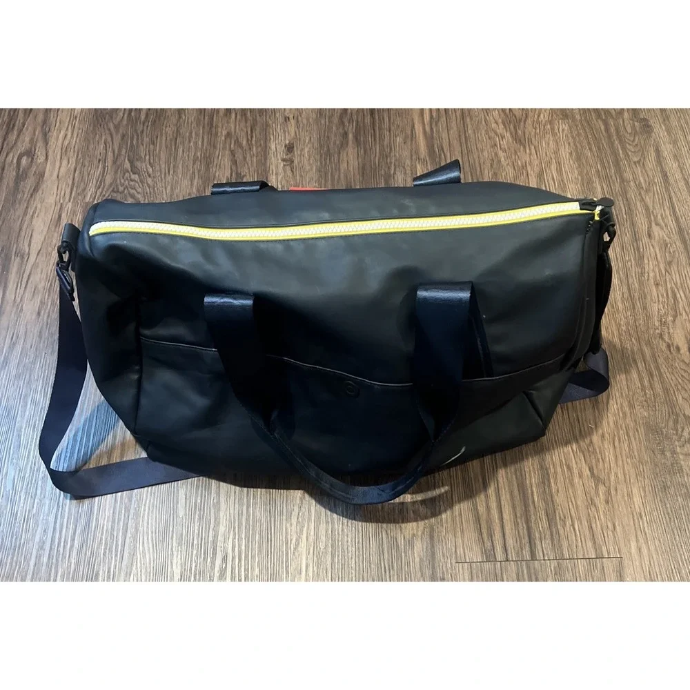 HUNTER for X Target Black Red 1st Release LARGE Weekender Duffel Bag Carry Strap
